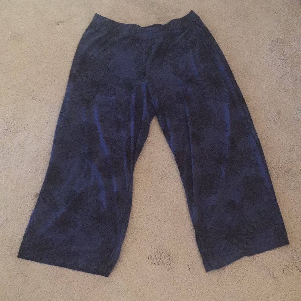 Cropped blue pants